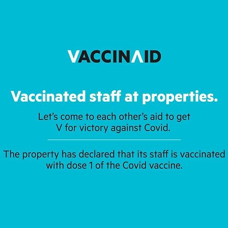 Vaccinated Staff - Oyo 15973 F Square Hotel Kochi Bagian luar foto