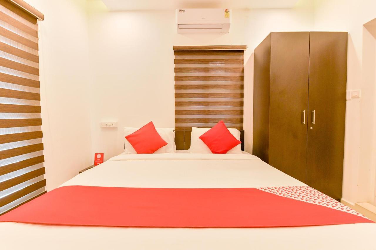 Vaccinated Staff - Oyo 15973 F Square Hotel Kochi Bagian luar foto