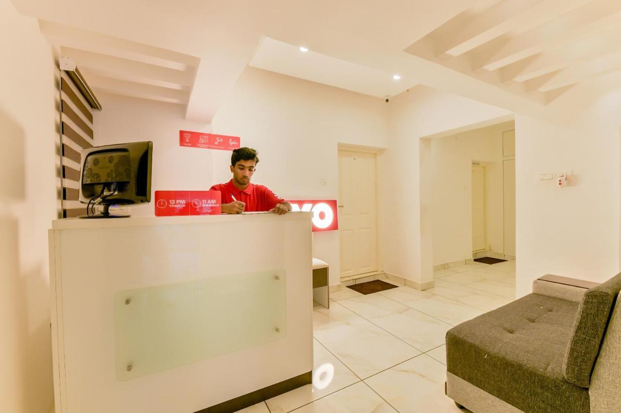 Vaccinated Staff - Oyo 15973 F Square Hotel Kochi Bagian luar foto