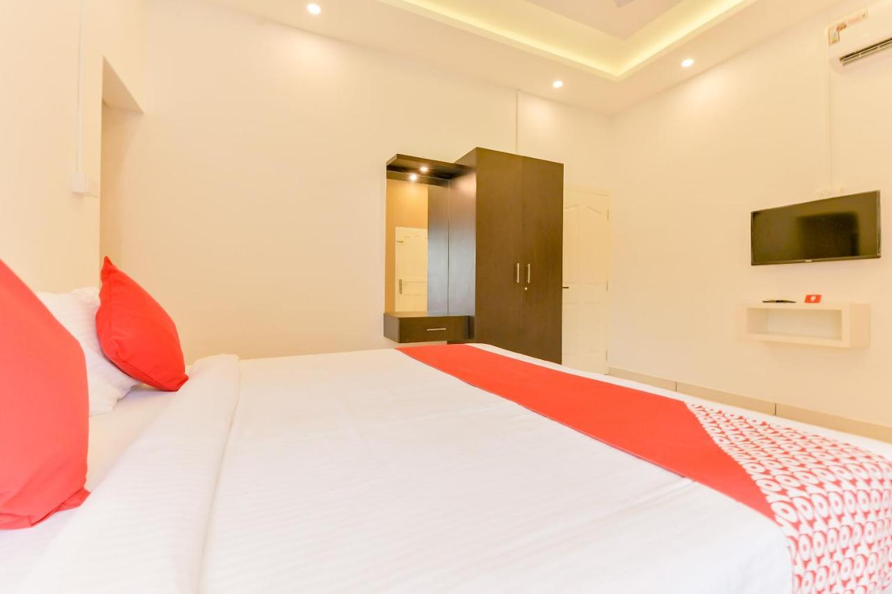 Vaccinated Staff - Oyo 15973 F Square Hotel Kochi Bagian luar foto